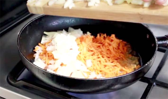 Как сварить домашнюю лапшу с белыми грибами
